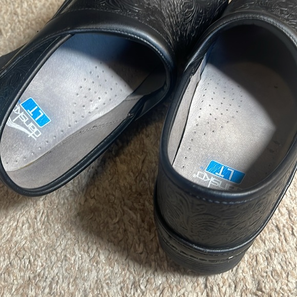 Tooled black leather Dansko LT clogs - Picture 2 of 7